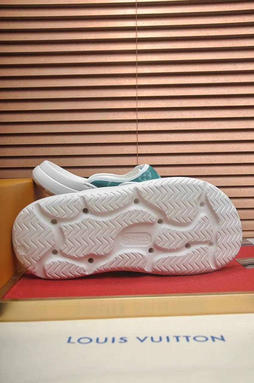 Men's men's shoes 💰340💶 [Louis Vuitton LV slippers] (high-end cowhide) counter 1:1 fashion style, a must-have for summer! The designer used LV’s iconic outsole. The original simple slippers instantly become fashionable! The upper is made of flexible special cowhide leather straps alternately, and the workmanship is exquisite! A must-have for stylish men in summer, size 38-45 (45 customized)